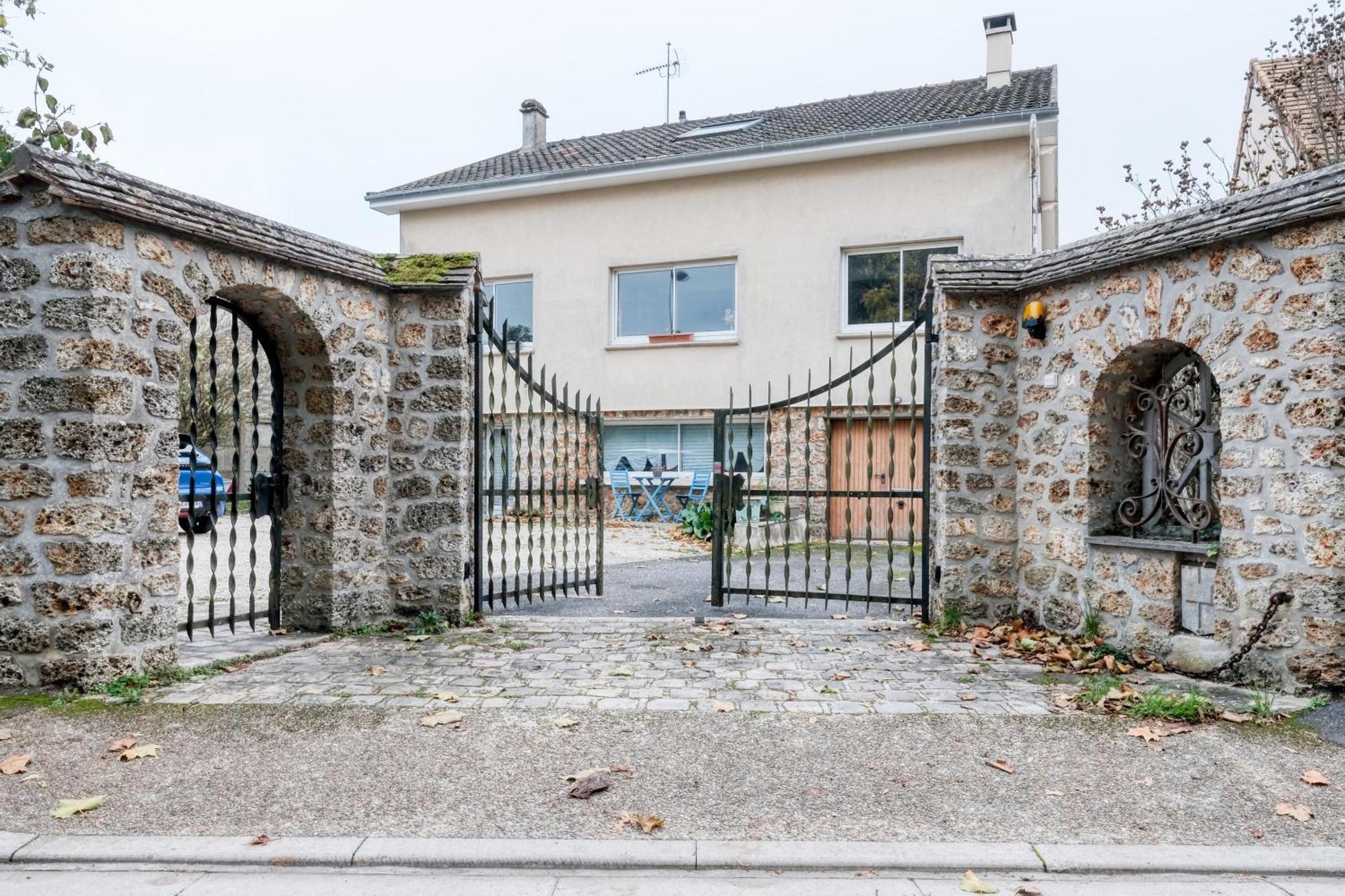 Studios De L'Etang Du Perray Le Perray-en-Yvelines Exterior photo